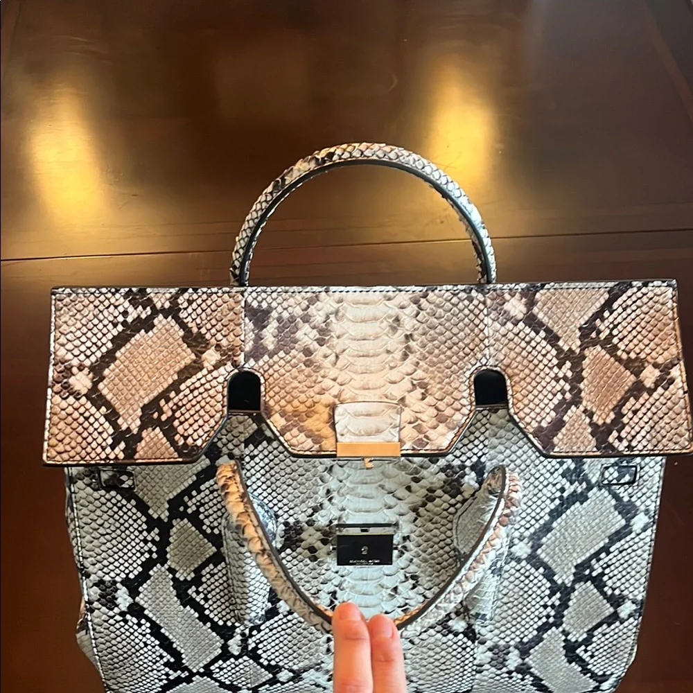 NWT Michael Kors Collection Campbell Runway Weekender - Picture 9 of 16